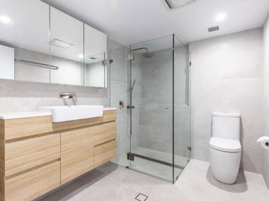 3 'Albacore' 12 Ondine Close - waterfront pool lift & views