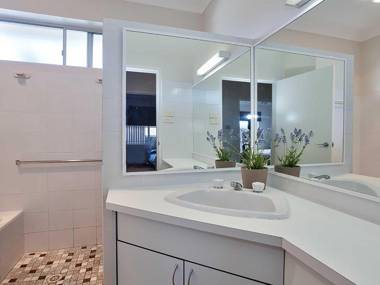 Banyan' 14 Montevideo Parade - spacious three bedroom pet friendly property with air con