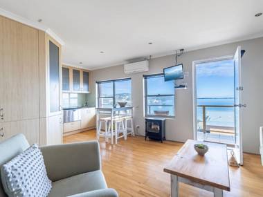 9 'Blue Vista' 13 Victoria Parade - Studio with stunning views