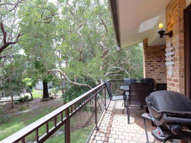 36 'Bay Parklands' 2 Gowrie Avenue - close to the water with pool & spa & tennis court