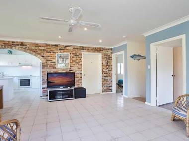 2/10 Krait Close - Only 350mtrs to the Boat Ramp