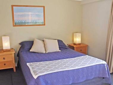 2 'Seashells' 21-23 Magnus Street - pool lift aircon