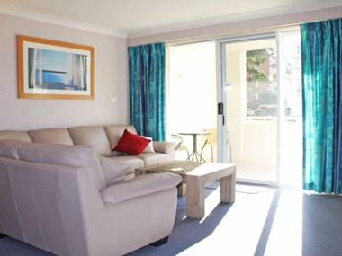 2 'Seashells' 21-23 Magnus Street - pool  lift  aircon