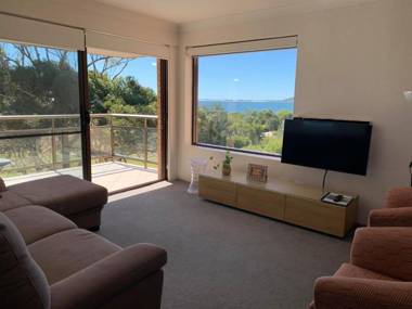 6 'Intrepid' 3 Intrepid Close - right on the waterfront