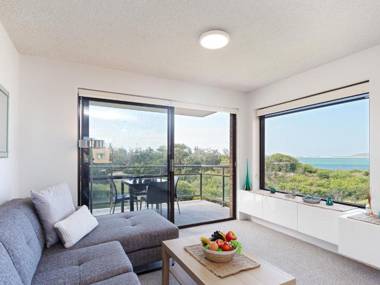 10 'Intrepid' 3 Intrepid Close - water views over Shoal Bay Beach