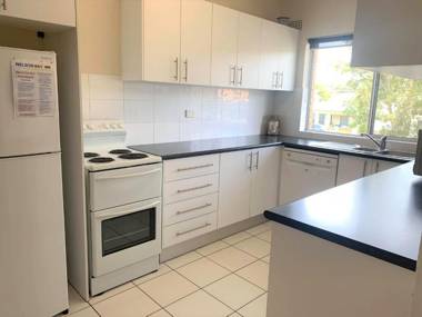 3 'Silvana Court' 26 Ajax Avenue - neat unit with air conditioning