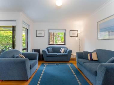 2 'Carindale' 19-23 Dowling Street - pool tennis court close to town