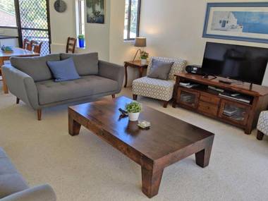 13' Mistral Court' 17 Mistral Close - walk across to Little Beach!