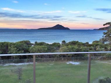 11 'Luskin Lodge' 29 Weatherly Close - stunning water views