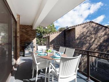 68 'Bay Parklands' 2 Gowrie Ave - aircon pool tennis court communal spa