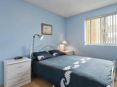 8 'The Helm' 22 Voyager Close - hear the waves from Shoal Bay Beach