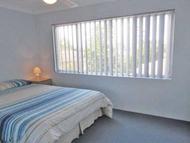 11 'Silvana Court' 26 Ajax Avenue - close to the water and clubs