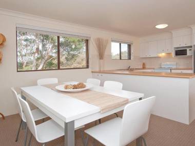 11 'Promenade' 8 Intrepid Close - air conditioned unit with beautiful water views