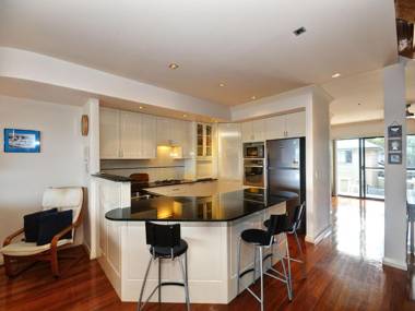 Magnificent Views - Mariners Mark