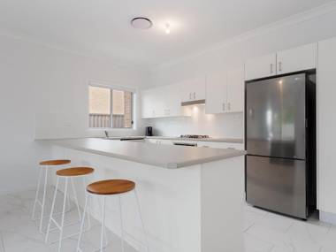 5B BENT STREET - LARGE HOUSE WITH DUCTED AIR CON WIFI & FOXTEL