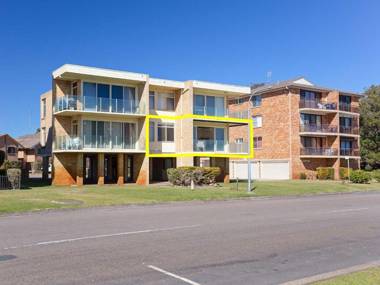 1 'Little Hut' 20 Kurrawa Close - Spectacular Water Views NBN & Air Conditioned