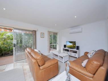 White Horses 7A Achilles Street