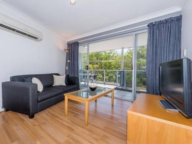 18 'Shoal Bay Beach Apartments' - fantastic air conditioned unit with a pool & lift