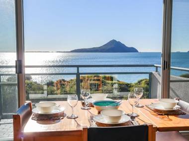 12 'Ocean Shores' 27 Weatherly Cl - Waterfront Unit with Sensational Water Views WIFI & Air Conditioning