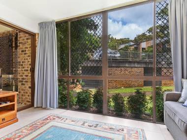 56 'Bay Parklands' 2 Gowrie Ave - ground floor air conditioned & Foxtel