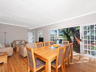 'The Croft' 11 Boulder Bay Rd - Cosy Beach House with Aircon & only 270m to the Beach