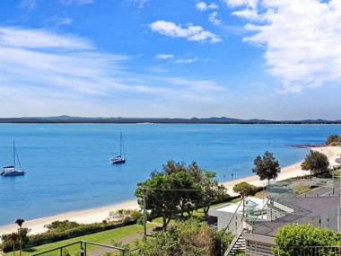 10 'Kiah' 53 Victoria Parade - Waterfront Views AIRCON and Close to the Marina.