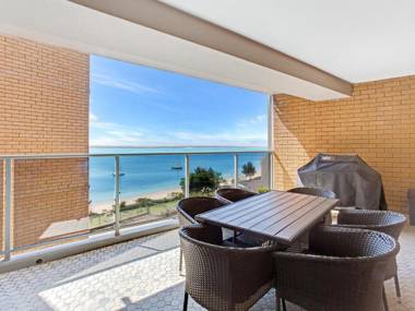 10 'Kiah' 53 Victoria Parade - Waterfront Views AIRCON and Close to the Marina.