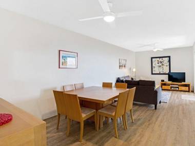 10 'Kiah' 53 Victoria Parade - Waterfront Views AIRCON and Close to the Marina.