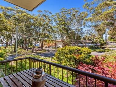 4 'Magnus Gardens' 7 Magnus St - beautiful air conditioned unit with filtered water views & WIFI
