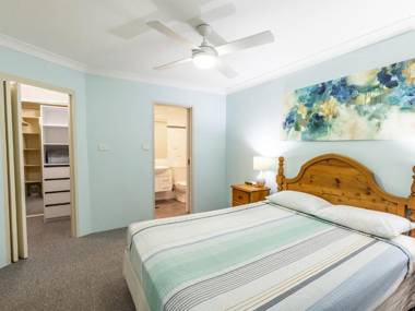 16 'Carindale' 19-23 Dowling St - Ground floor Foxtel Pool and Tennis Court