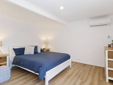 The Norburn' 3 Norburn Avenue - aircon boat parking close to water & clubs