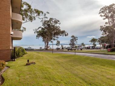 4 'Villa Ellisa' 10 Columbia Close - beautiful unit with beautiful water views at Little Beach