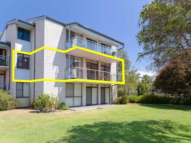 4 'Villa Ellisa' 10 Columbia Close - beautiful unit with beautiful water views at Little Beach