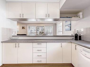 10 'Carindale' 19 Dowling St - Ground Floor Unit with WIFI Foxtel and Linen