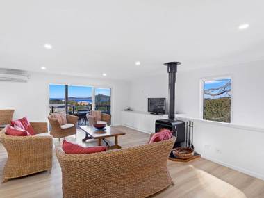 Island View - 80 Lentara St - Large Family Home Pool WIFI and Sweeping Views of Fingal