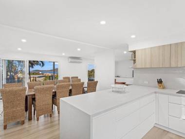 Island View - 80 Lentara St - Large Family Home Pool WIFI and Sweeping Views of Fingal