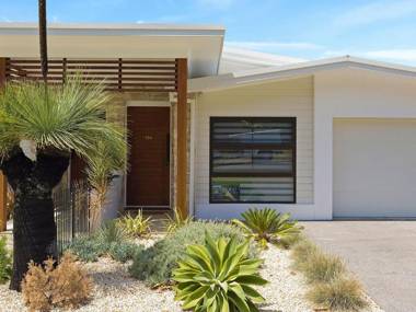 Ocean scene at Fingal Bay