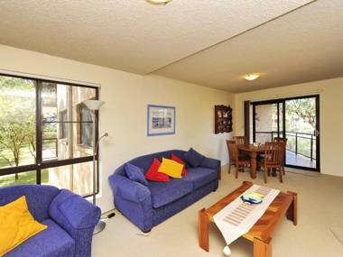 Shoreline Unit 2 1 Intrepid Close