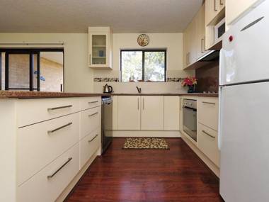 Shoreline Unit 2 1 Intrepid Close