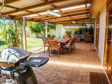 Sunbaker Beach House - 4 Mins to Beach - Pet Friendly with Fire Pit