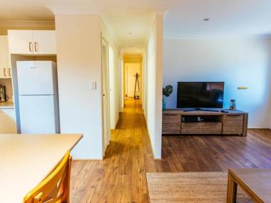 Sunbaker Beach House - 4 Mins to Beach - Pet Friendly with Fire Pit