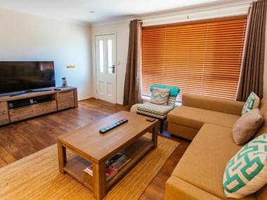 Sunbaker Beach House - 4 Mins to Beach - Pet Friendly with Fire Pit
