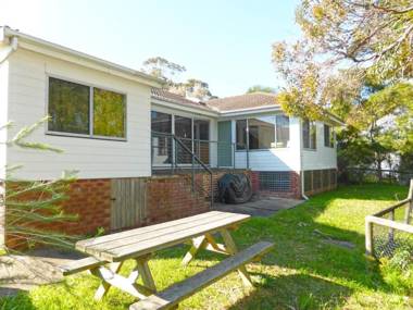 GREE43G - Lakeside Tranquility