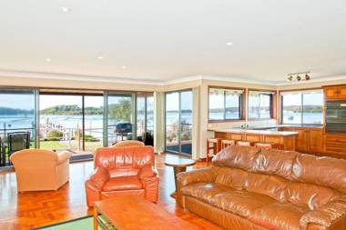 HAIS18G - Riverside Delight