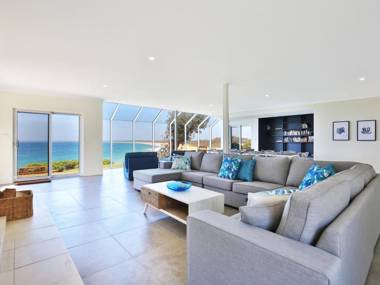 Neptune - Absolute Beachfront