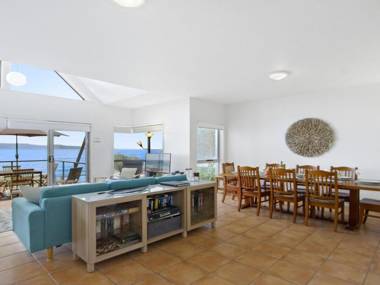 Tilbury Breeze - ocean views comfort and style