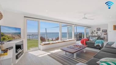 Rainbows End - soaring views north to Gerroa