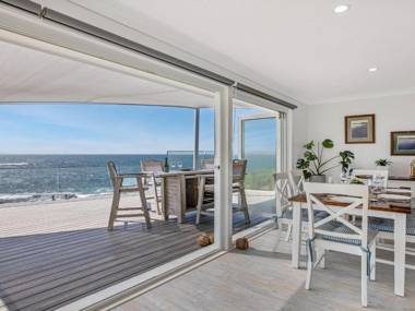 Rainbows End - soaring views north to Gerroa