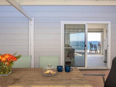 Rainbows End - soaring views north to Gerroa