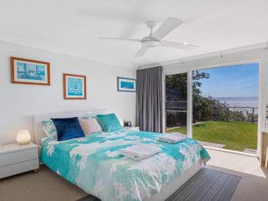 Rainbows End - soaring views north to Gerroa